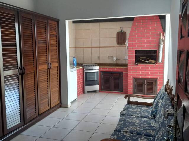 Casa para Venda em Fazenda - 10