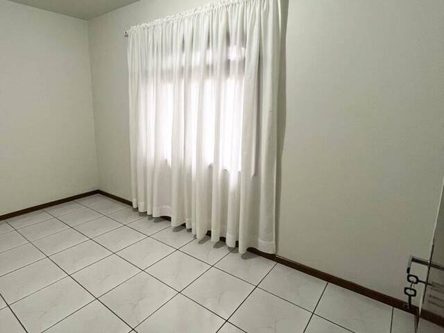 Casa para Venda em Centro - 18