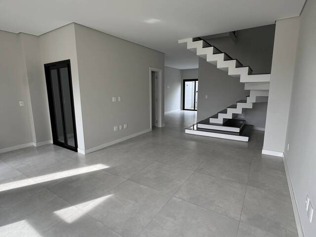 Sobrado para Venda em Itajaí - 5